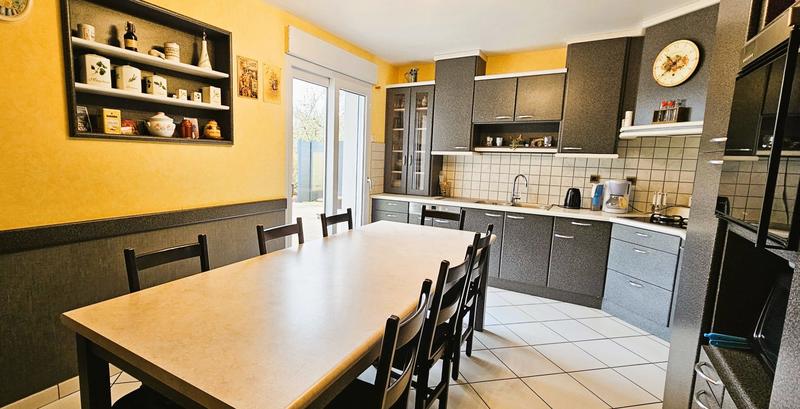 Maison - 230 m² - 8 pièces