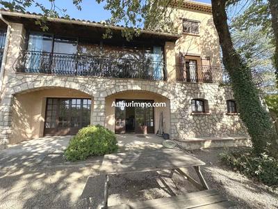 Maison - 290 m² - 12 pièces