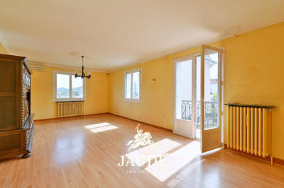 Maison - 200 m² - 7 pièces