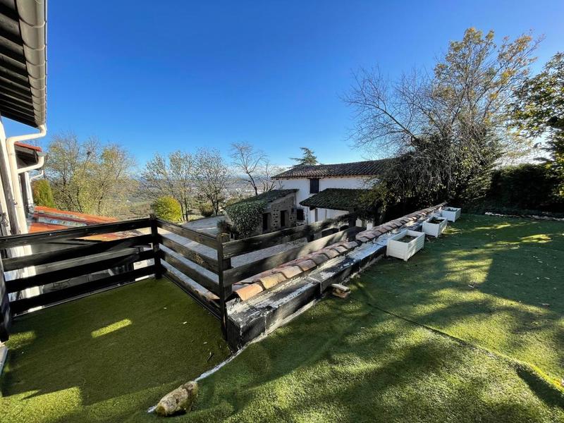 Maison - 300 m² - 8 pièces