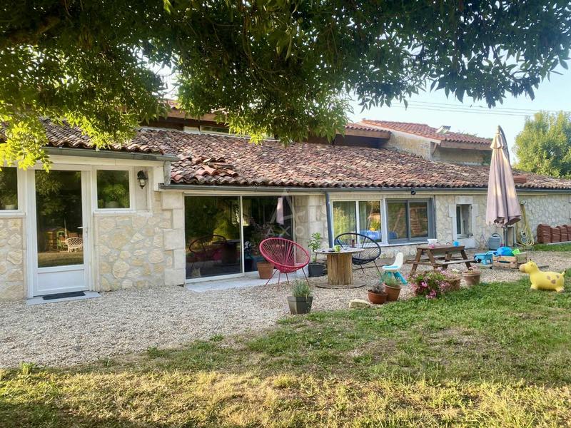 Maison de village - 300 m² - 8 pièces