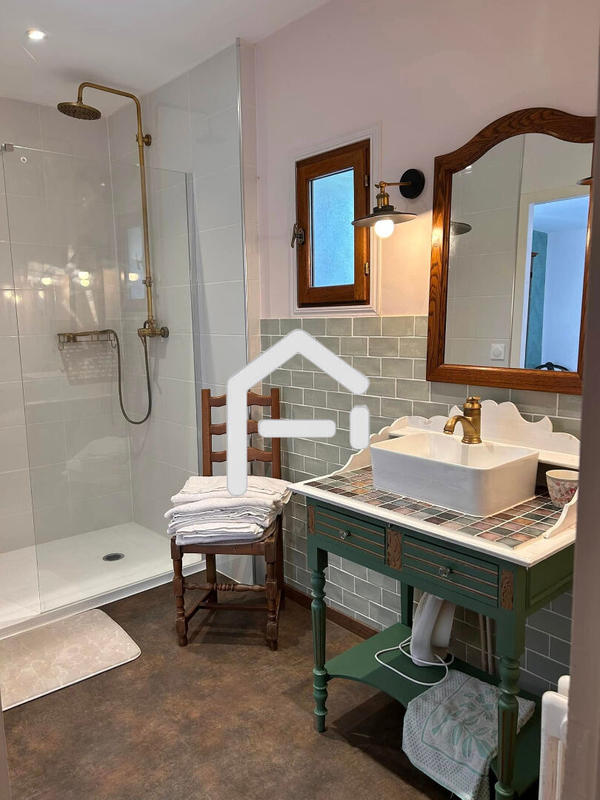 Maison - 260 m² - 10 pièces