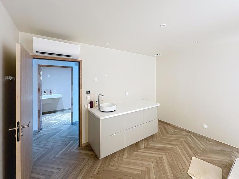 Santé - 121 m² - 6 pièces