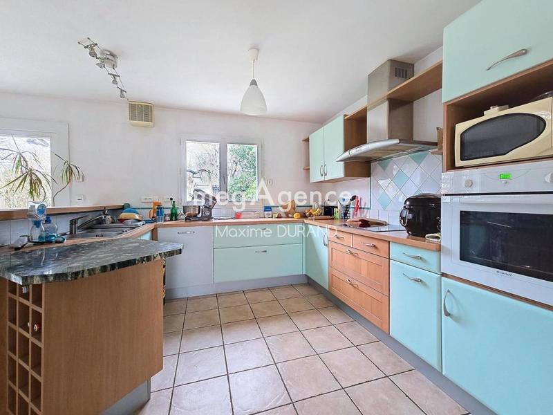 Maison - 182 m² - 9 pièces