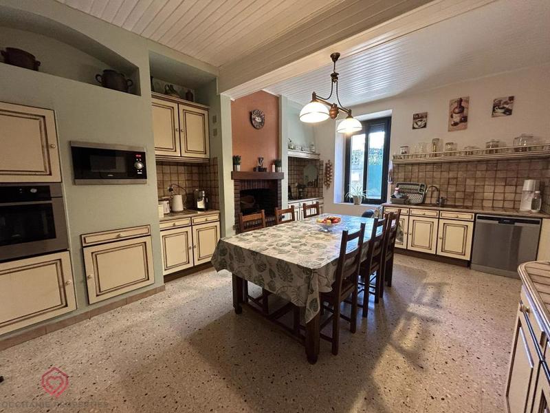 Maison de village - 405 m² - 13 pièces