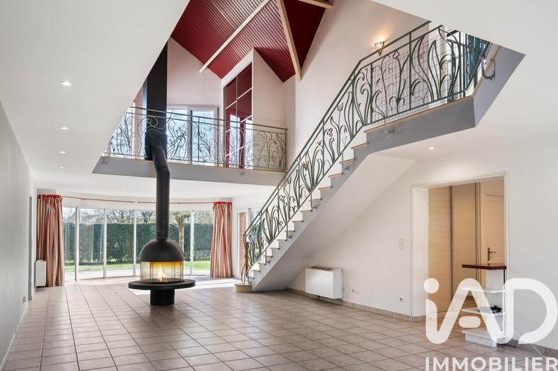 Maison - 218 m² - 6 pièces