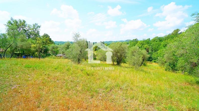 Terrain constructible - 4 500 m²