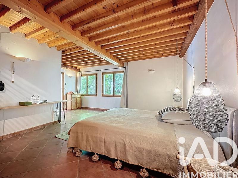 Maison - 180 m² - 8 pièces