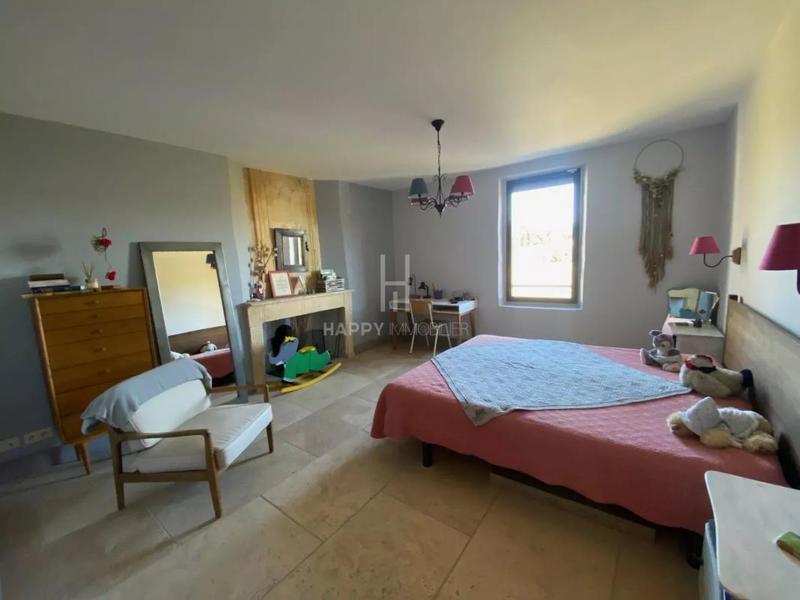 Mas - 300 m² - 8 pièces