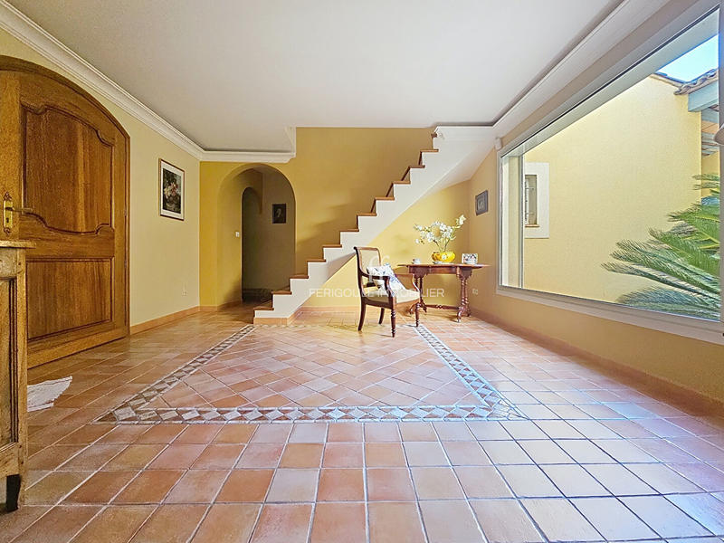 Maison - 241 m² - 9 pièces