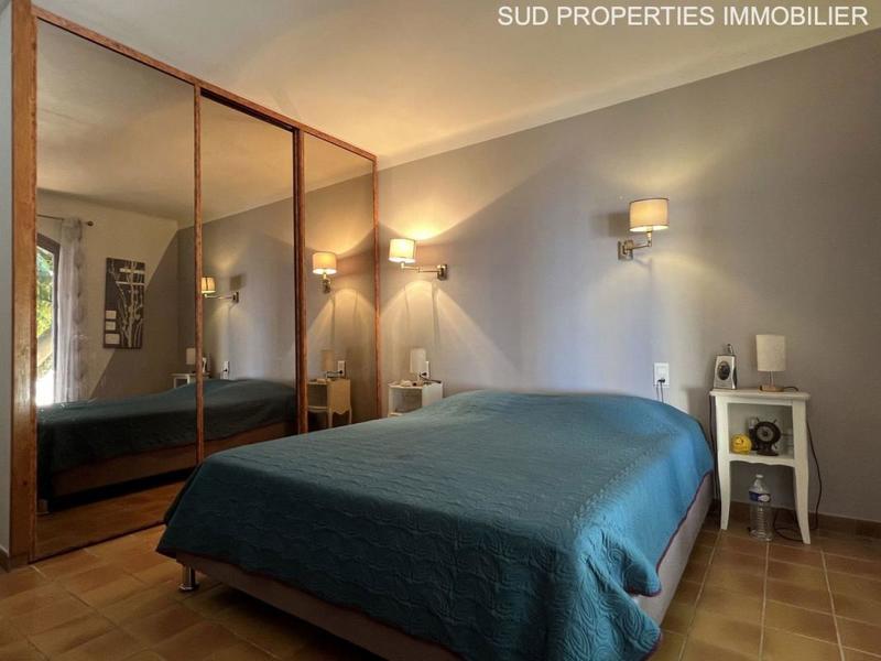 Propriété - 315 m² - 9 pièces
