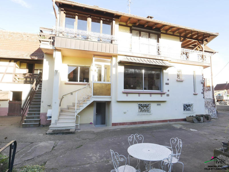 Maison - 238 m² - 8 pièces