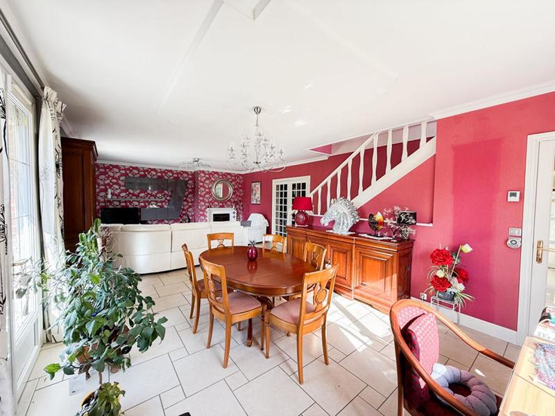 Maison - 220 m² - 12 pièces