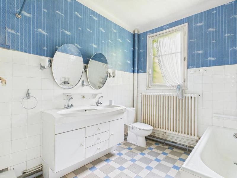 Maison - 220 m² - 9 pièces