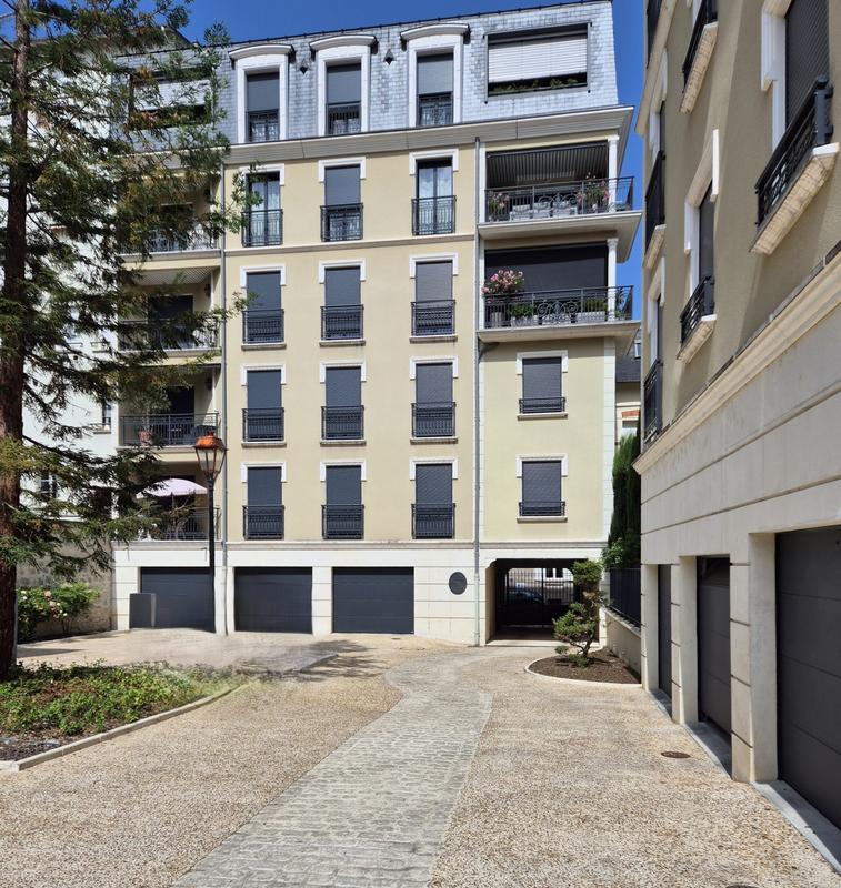 Appartement - 90 m² - 4 pièces