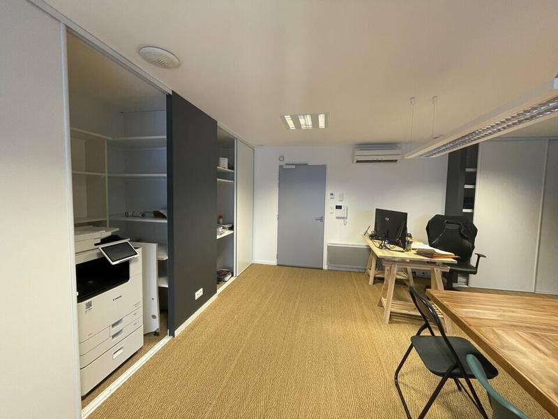 Bureau - 75 m²