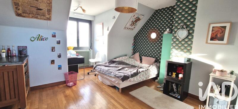 Maison - 180 m² - 8 pièces