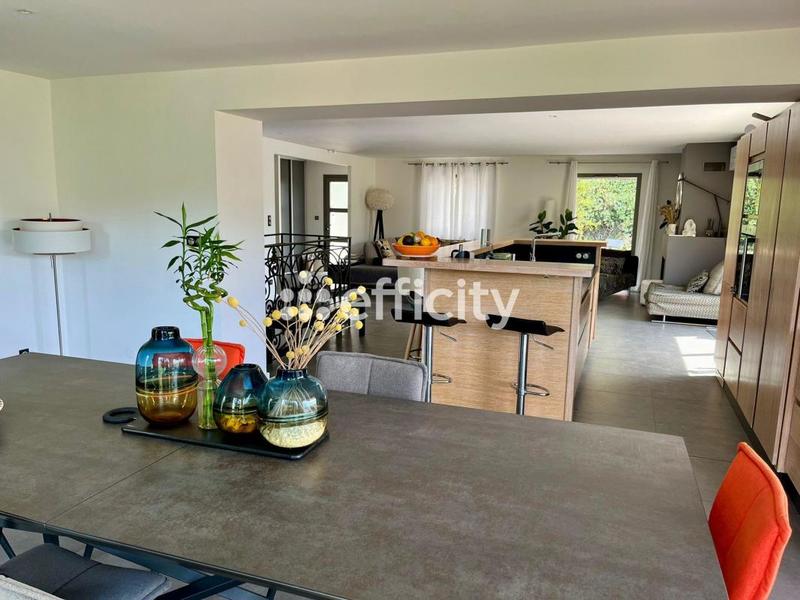 Maison - 290 m² - 11 pièces