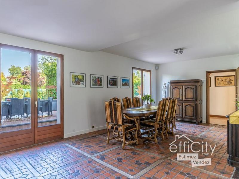 Pavillon - 215 m² - 8 pièces