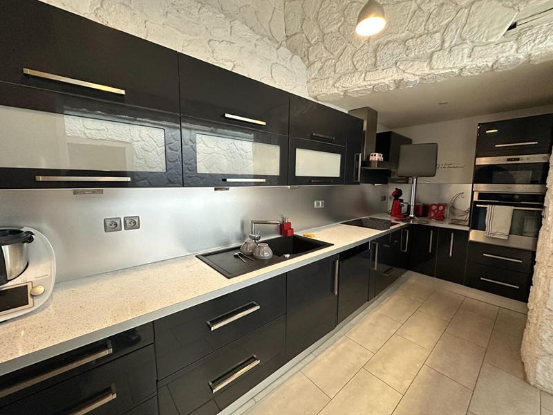 Maison - 228 m² - 7 pièces