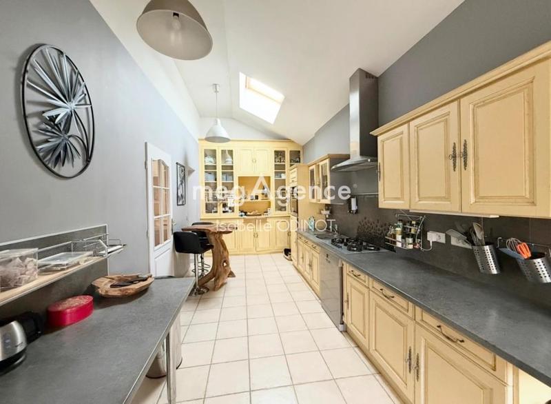 Maison ancienne - 227 m² - 7 pièces