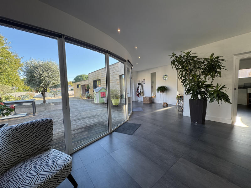Maison - 290 m² - 9 pièces