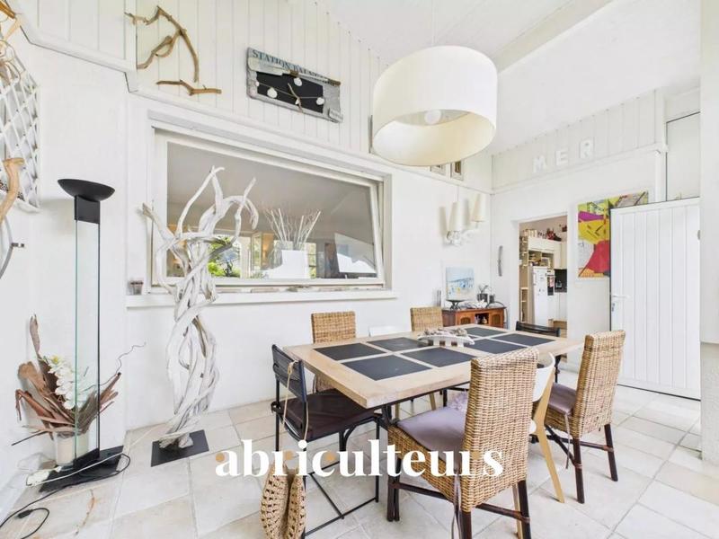 Villa - 174 m² - 10 pièces