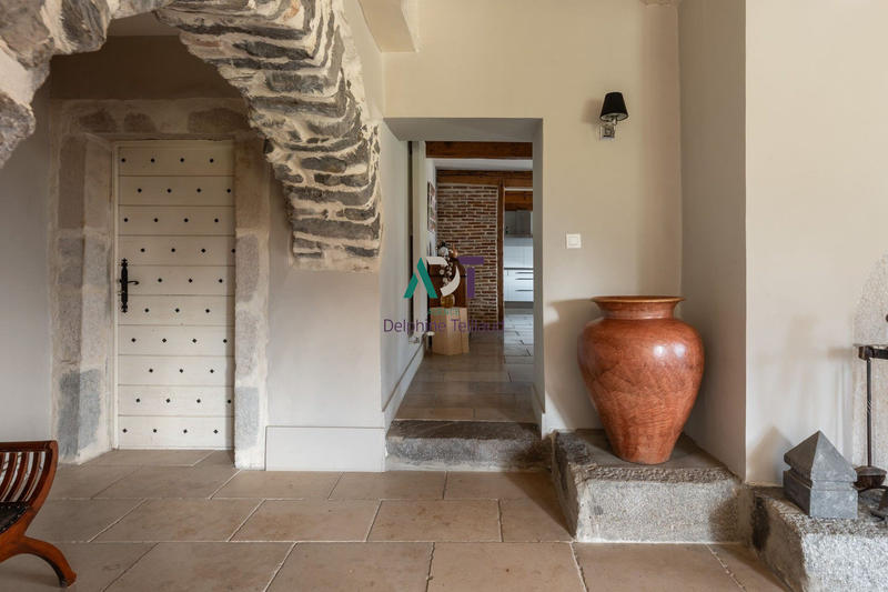 Maison - 465 m² - 9 pièces