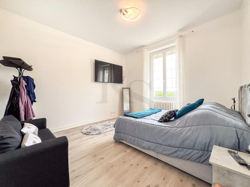 Maison - 215 m² - 8 pièces