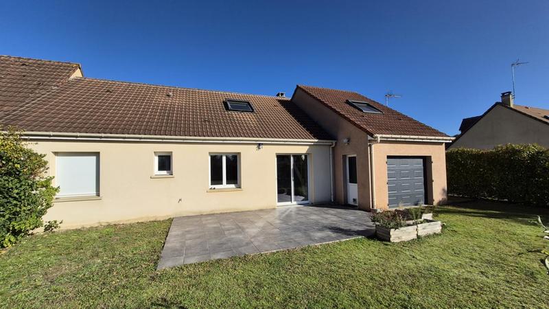 Maison - 99 m² - 5 pièces