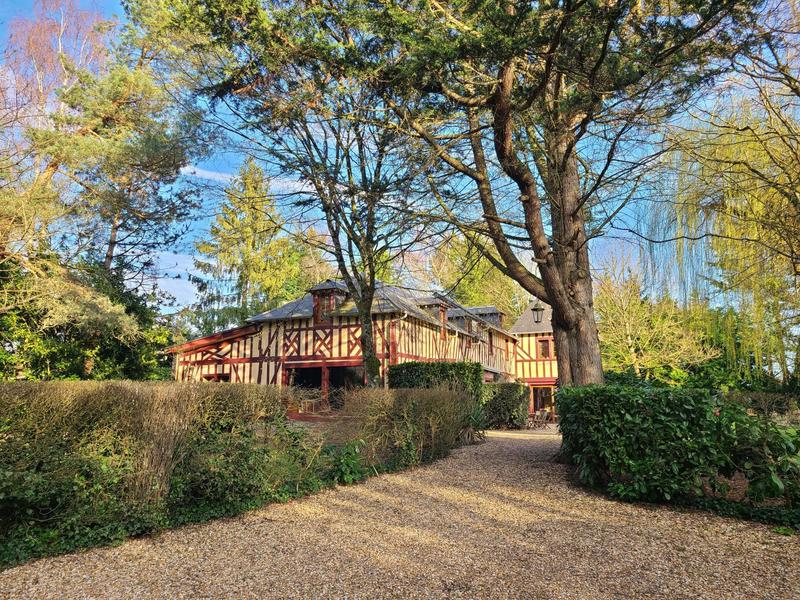 Propriété - 292 m² - 14 pièces