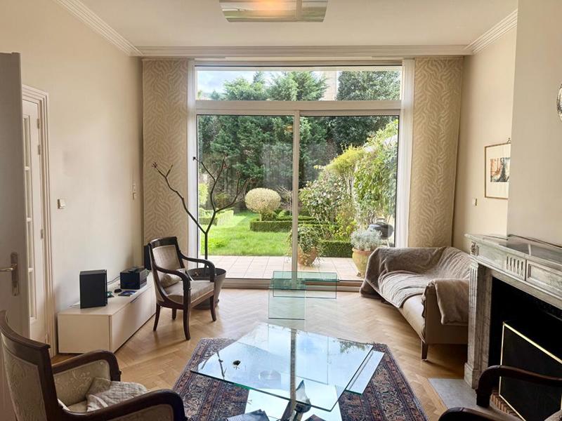 Maison - 240 m² - 8 pièces