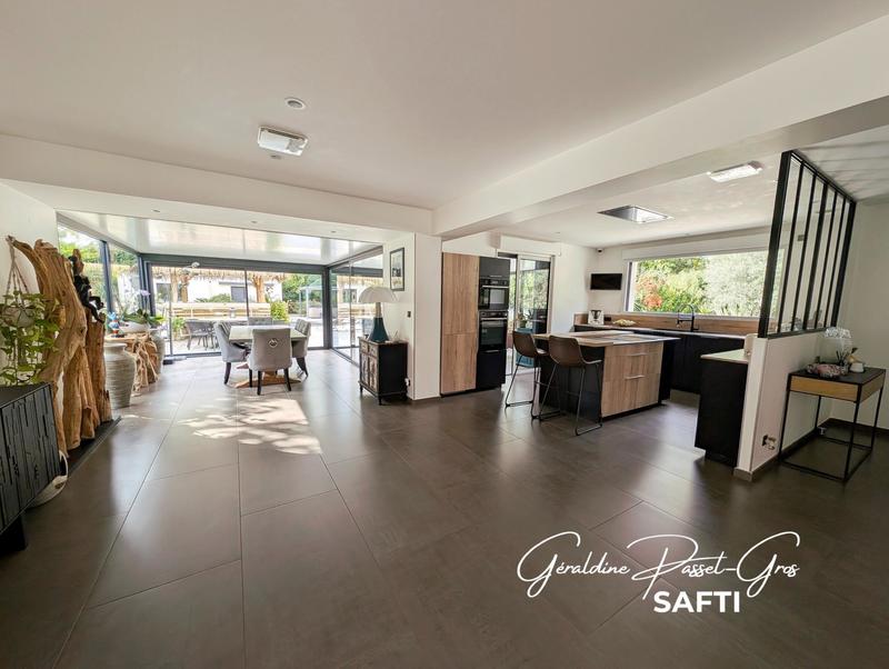 Maison - 200 m² - 6 pièces