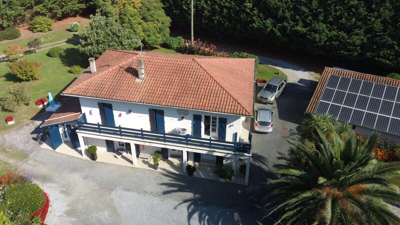 Propriété - 223 m² - 10 pièces