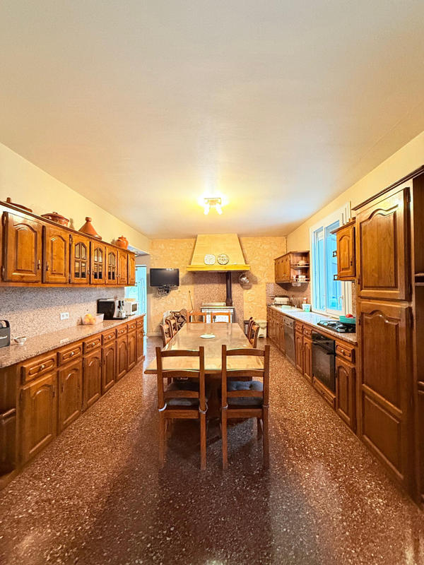 Maison - 203 m² - 9 pièces