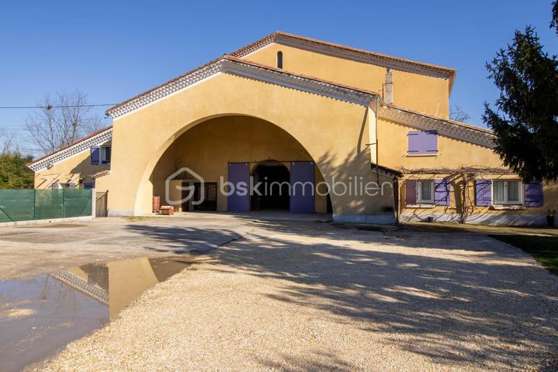 Grange - 303 m² - 1 pièce