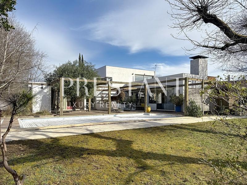 Maison - 209 m² - 6 pièces