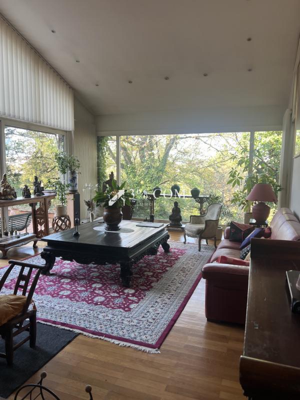 Propriété - 281 m² - 7 pièces