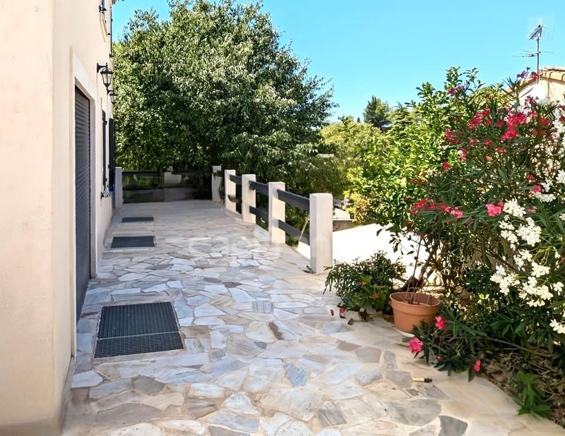 Maison - 272 m² - 10 pièces