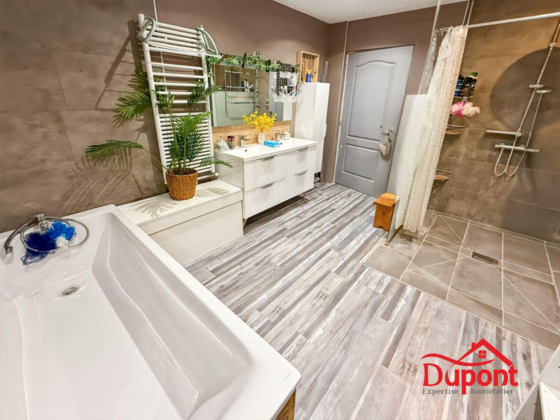 Maison - 215 m² - 6 pièces