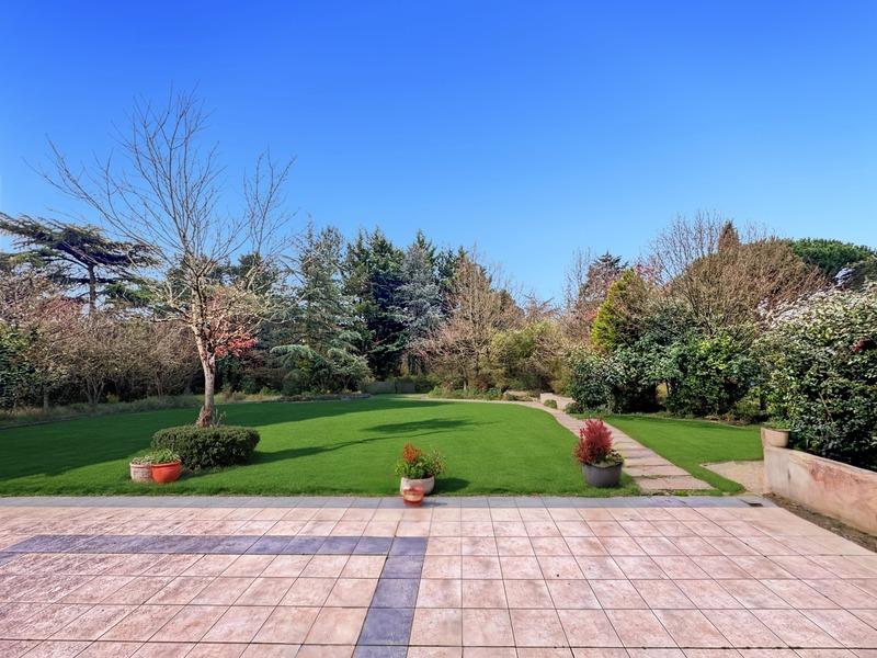 Maison - 250 m² - 7 pièces