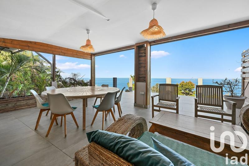 Maison - 215 m² - 9 pièces