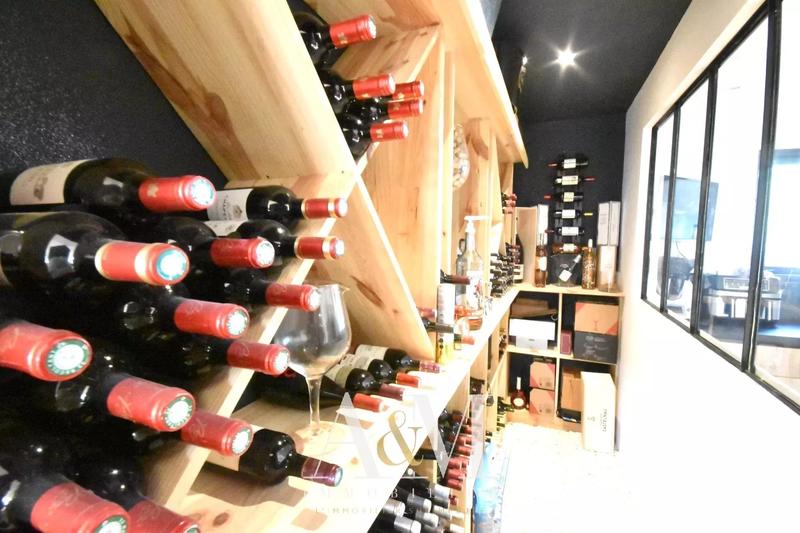 Maison - 260 m² - 7 pièces