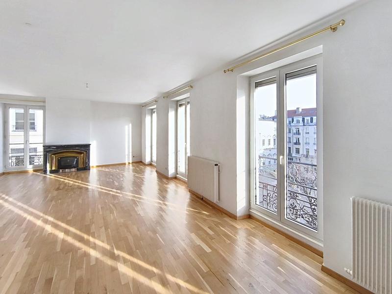 Appartement - 200 m² - 7 pièces