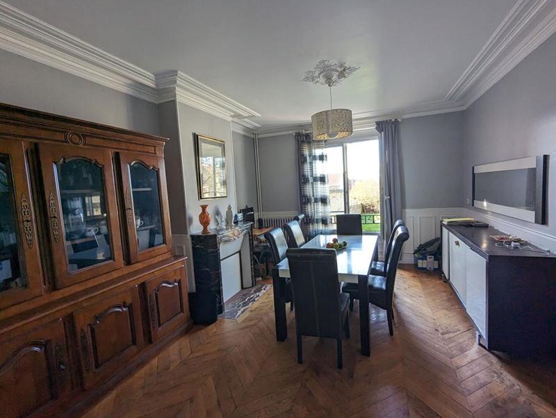 Maison - 200 m² - 8 pièces