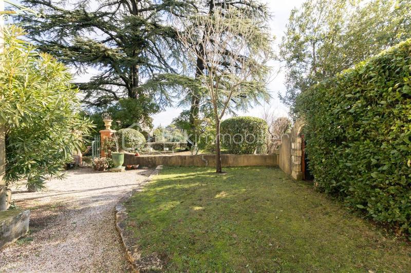 Demeure - 255 m² - 8 pièces