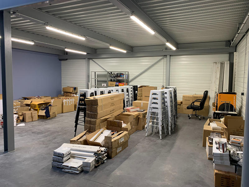 Local d'activité / Entrepôt - 360 m² - 6 pièces