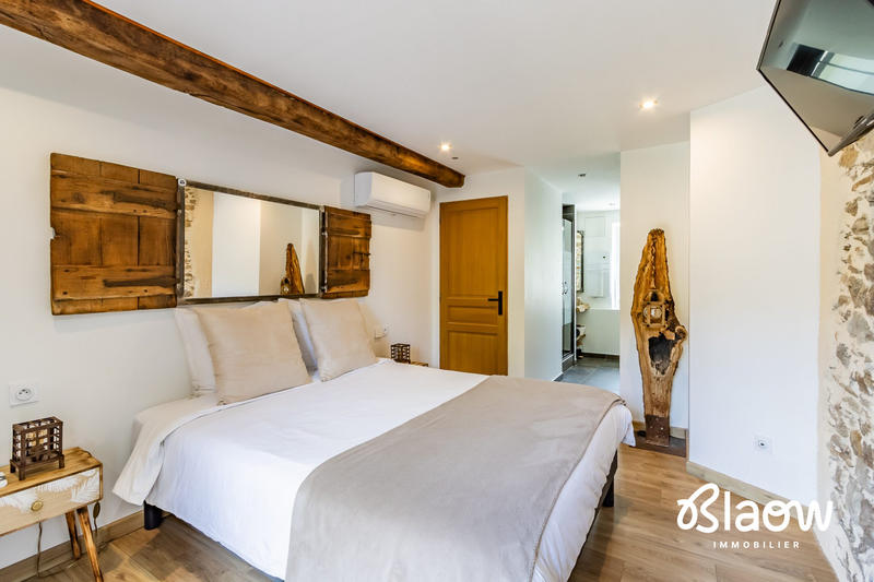 Maison contemporaine - 215 m² - 11 pièces