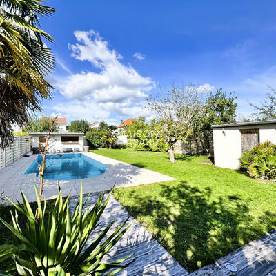 Maison - 199 m² - 9 pièces