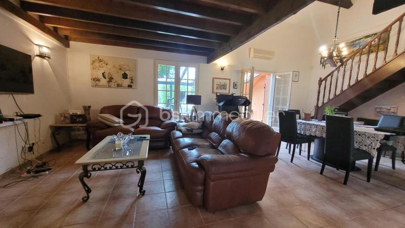 Maison traditionnelle - 262 m² - 9 pièces